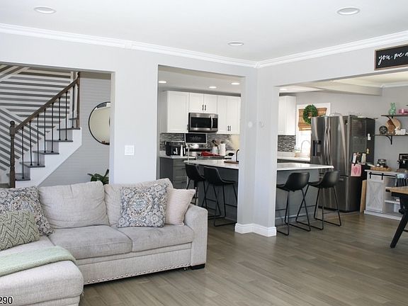 4th image of 72 Orben Dr