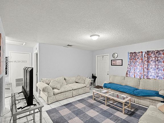3rd image of 156 W 14th St