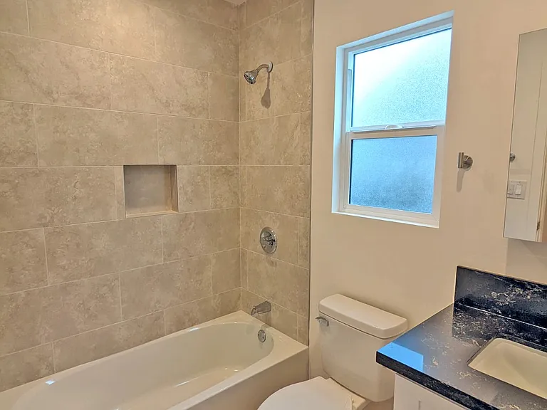 3917 1/2 Montclair St #3917-1/2 — Photo 13