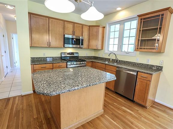 5th image of 7 Berrywood Cir