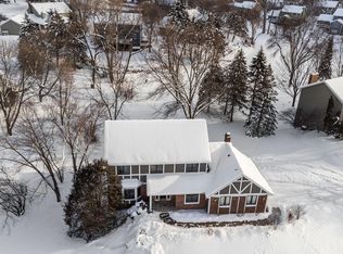 290 Trappers Pass, Chanhassen, MN 55317