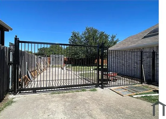 3 bed, 1836 sqft, $2,500 — Photo 3