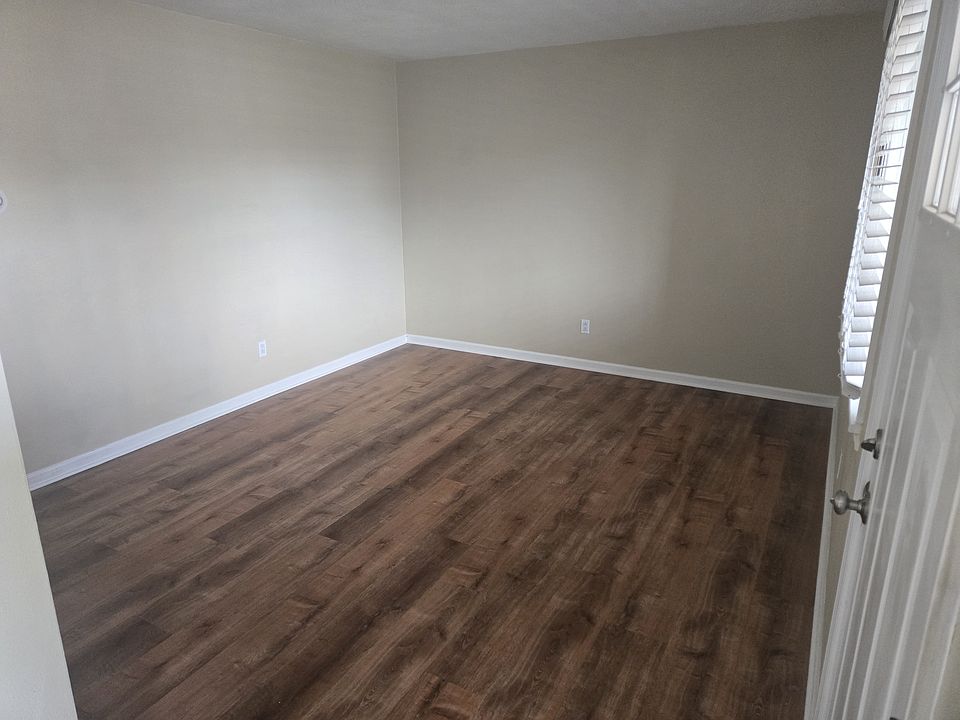 1st image of 106 Hawthorne Pl