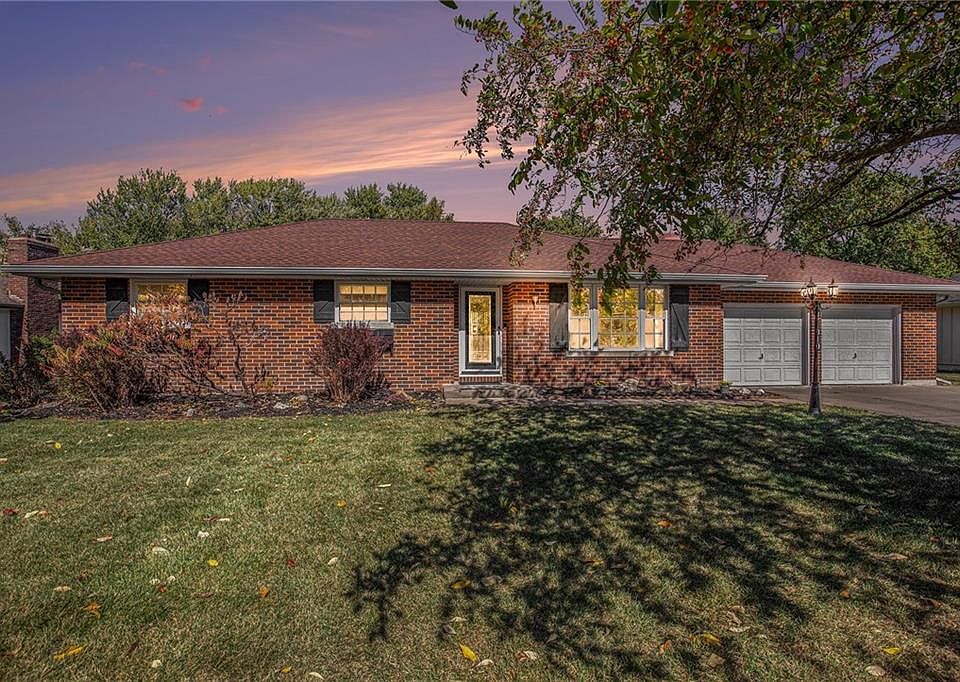 1010 SE 2nd Ter, Lees Summit, MO 64063 | Zillow