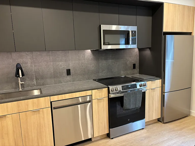 24 8th St #2C — Photo 10
