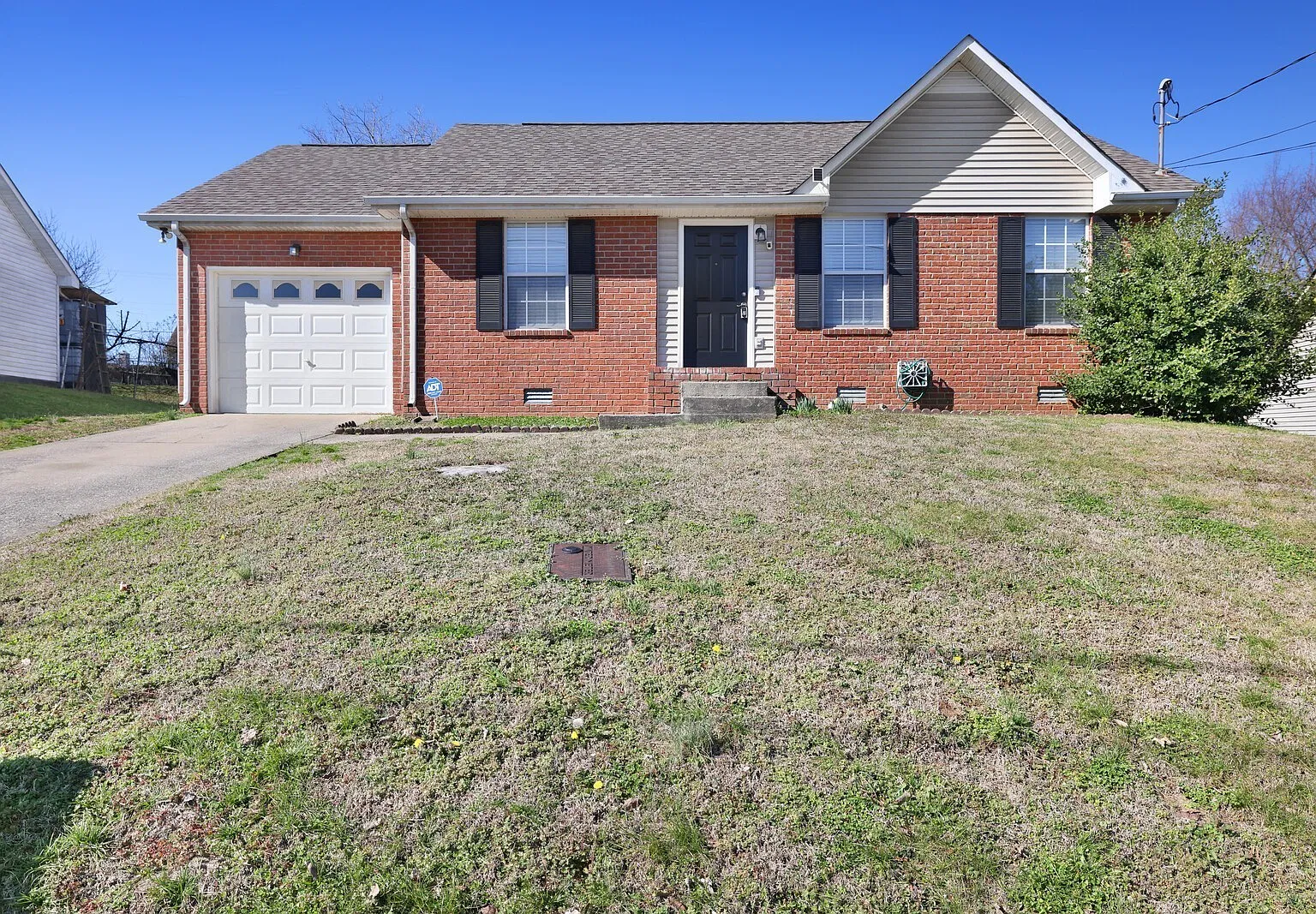 3 bed, 2.0 bath, 1074 sqft, $2,000 — Photo 2