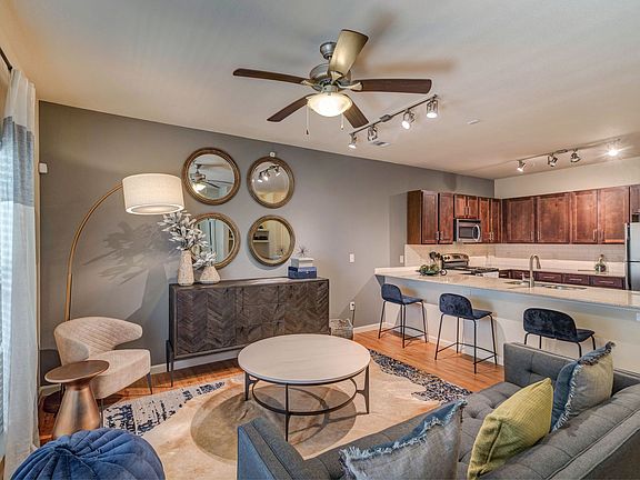3rd image of 11301 Farrah Unit 818