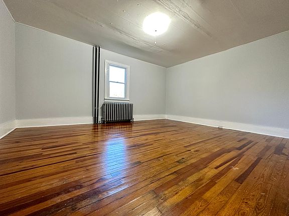 4th image of 1111 Mill St