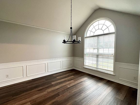 3rd image of 2431 Muscogee Dr