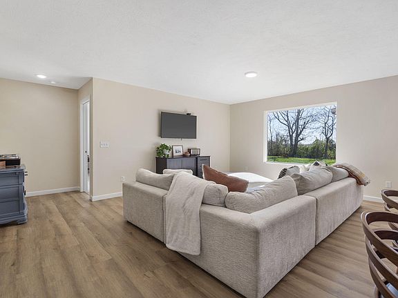3rd image of 1110 Buffalo Court