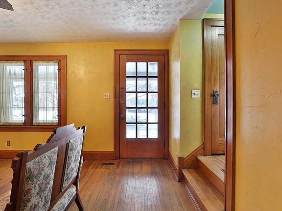 2nd image of 214 Olentangy St