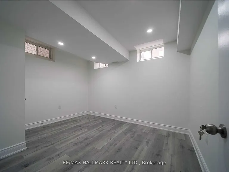 306 Buick Blvd #BASEMENT — Photo 13