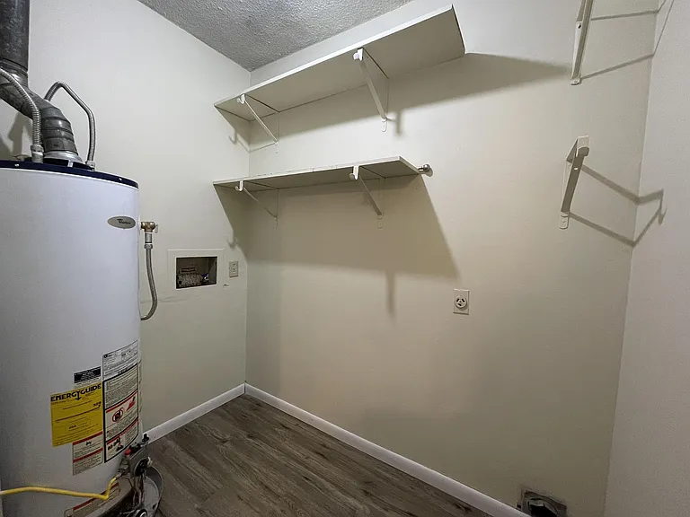 3323 Cherry St — Photo 20