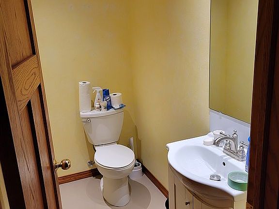 3rd image of 121 Willis Blvd