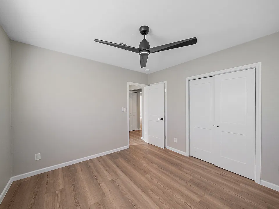 130 Lakeview Dr