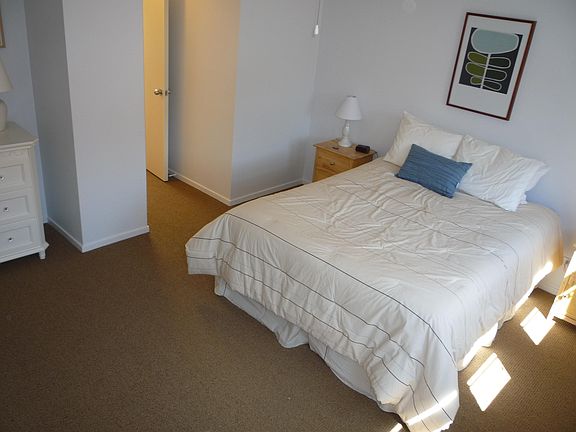 4th image of 2730 N Greenview Ave APT C