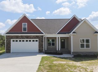 2699 Whitaker Glen Dr, Farmville, NC 27828