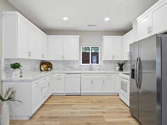 5th image of 1307 Cahill Ave