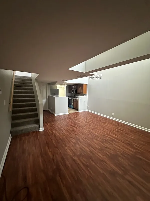 1 bed, 975 sqft, $1,275 — Photo 2