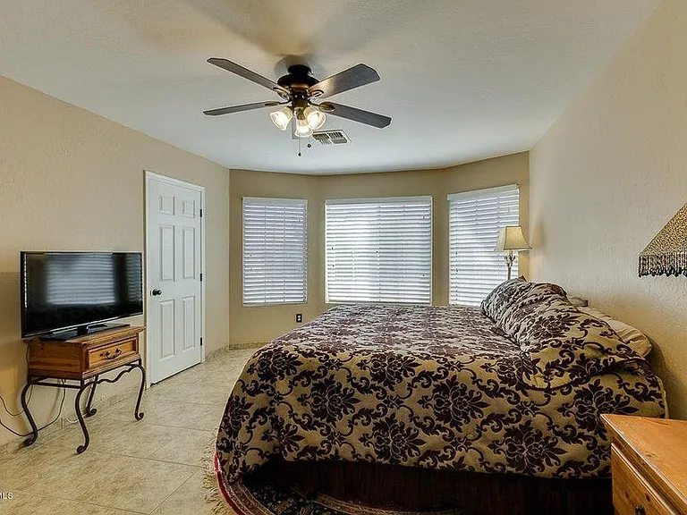 1380 W Whitten St — Photo 13