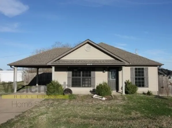 704 N 4th St, Marmaduke, AR 72443