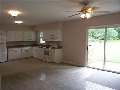 3rd image of 625 Buckingham Ln