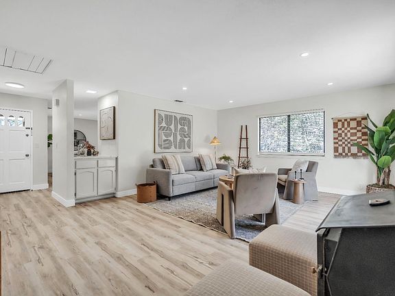 3rd image of 3569 Cambridge Rd