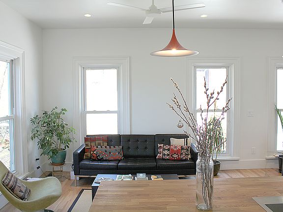4th image of 298 Jersey St #2