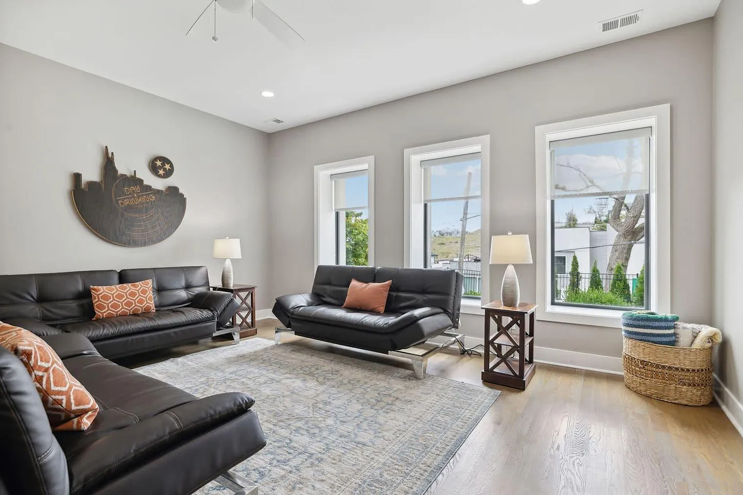 4 bed, 3.5 bath, 30138 sqft, $12,472 — Photo 4