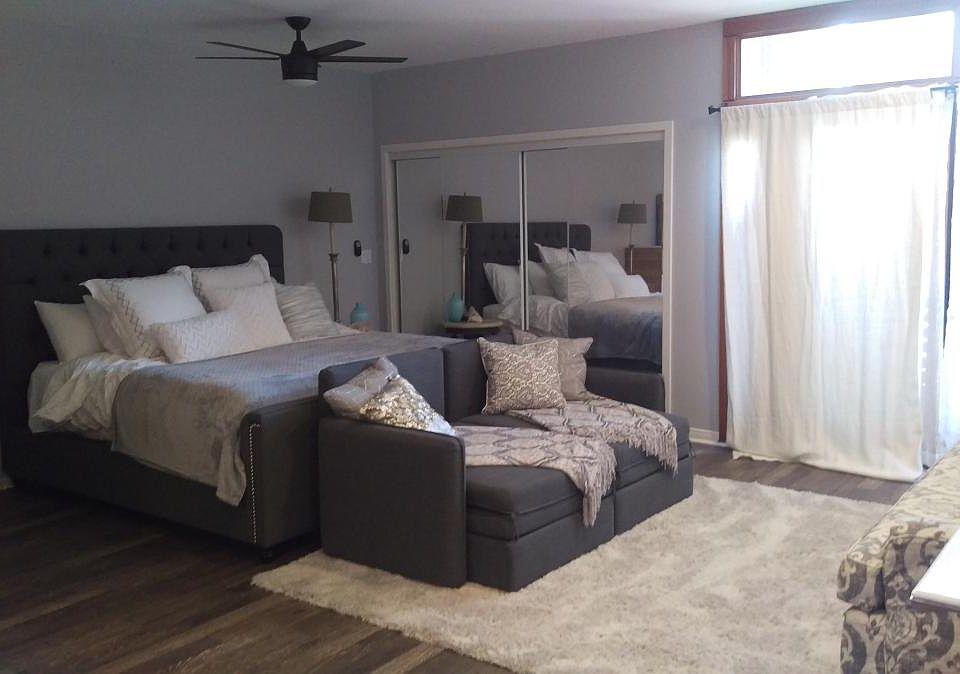 BED WITH 2 SINGLE COUCH BEDS