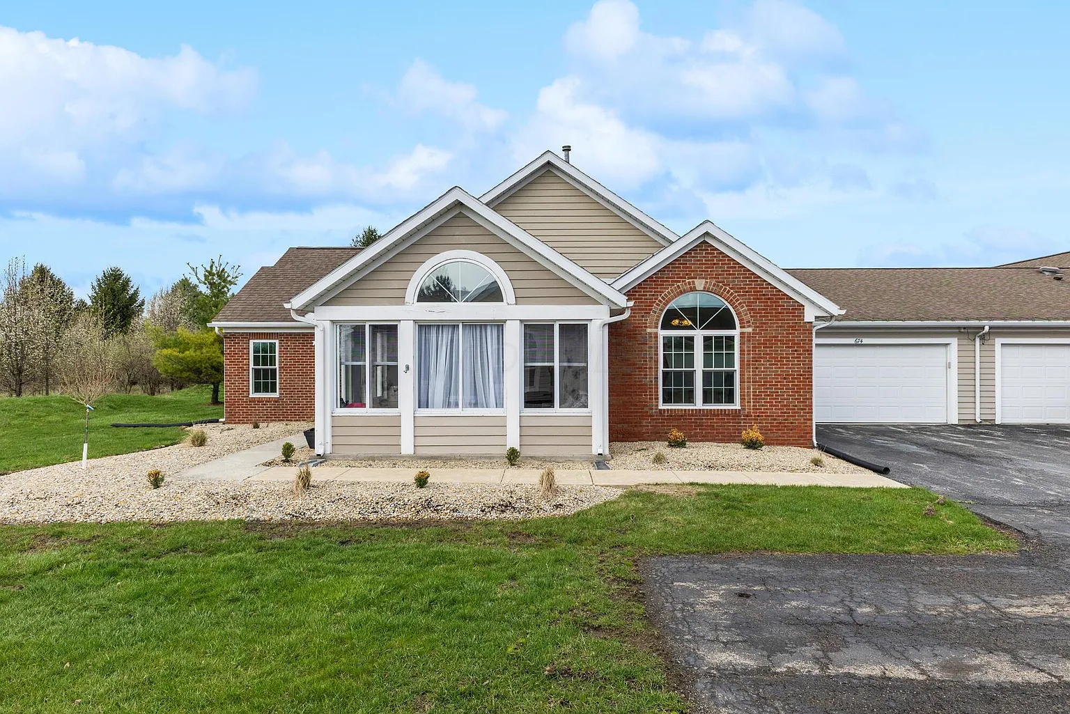 674 Hampton Woods Dr photo 1