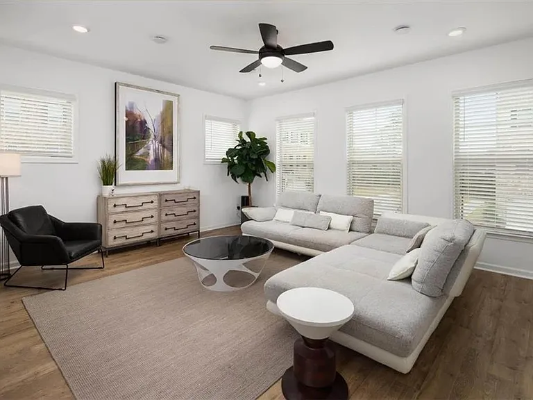 728 Sayers Ct — Photo 7
