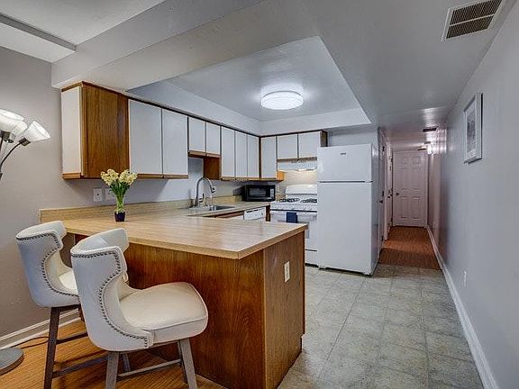5th image of 420 Chestnut St #B