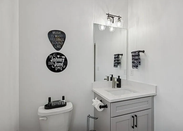 1/2 bath on 2nd floor