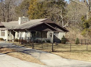 1823 SW Macvicar Ave, Topeka, KS 66604