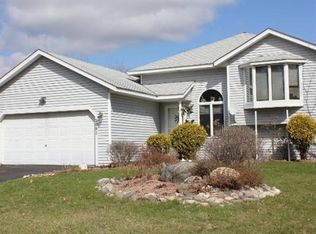 2091 Lydia Ave E, Maplewood, MN 55109