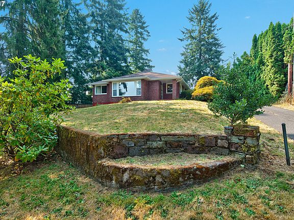 3rd image of 3901 NE 65th St