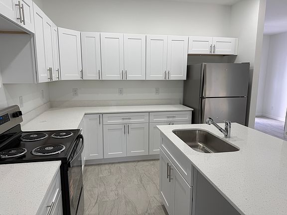 4th image of 106 Moore Ave S