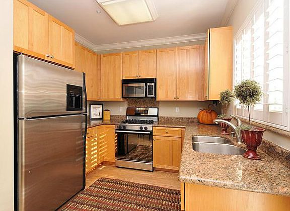 5th image of 321 N San Mateo Dr APT 105
