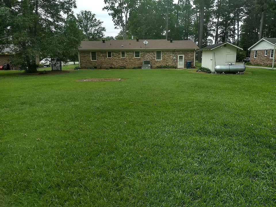 2nd image of 204 Robin Dr