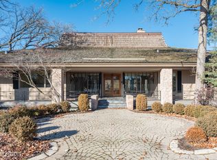 2 Lochinvar Ln, Oak Brook, IL 60523