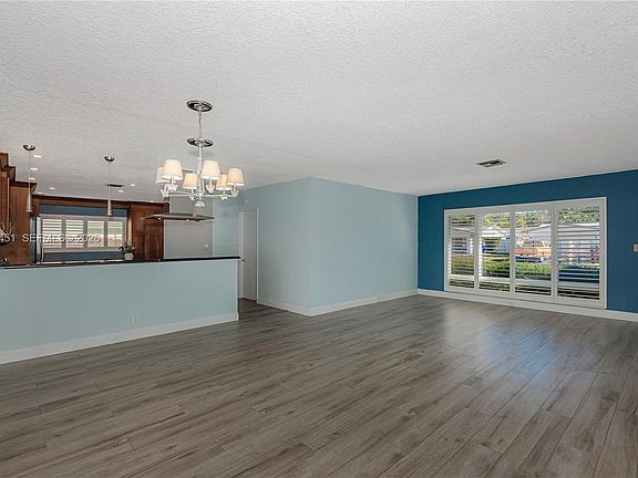 3rd image of 1551 SE 24th Ave