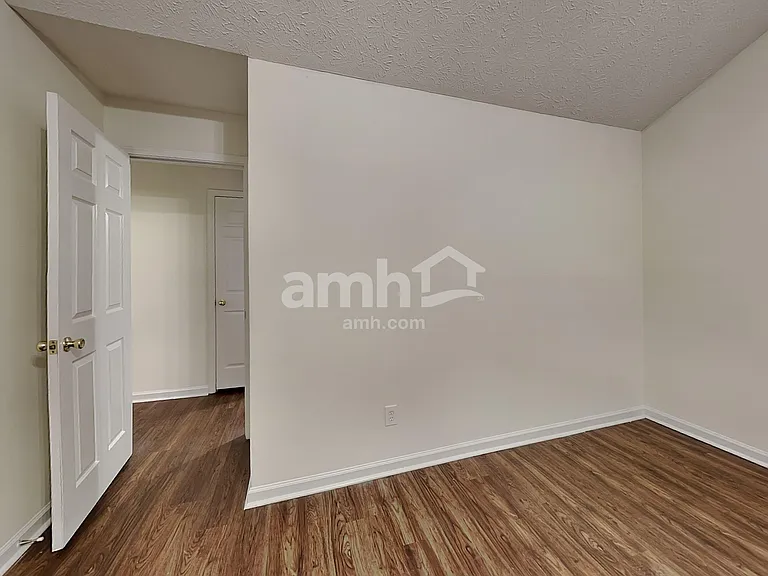 817 Hillary Ct — Photo 11