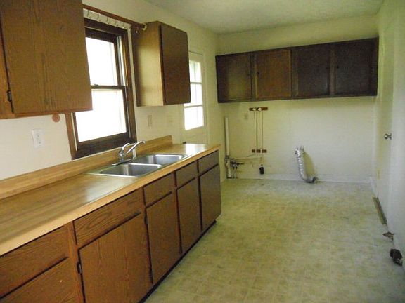 2nd image of 1061 Richmond Ave