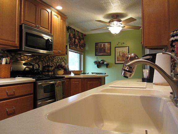 5th image of 214 W Willow Ct