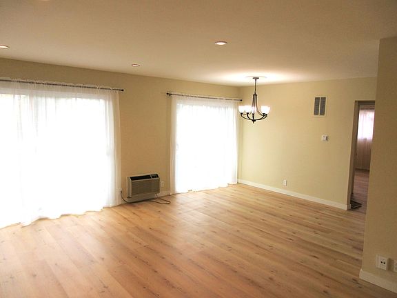 5th image of 1400 N Fairfax Ave APT 6