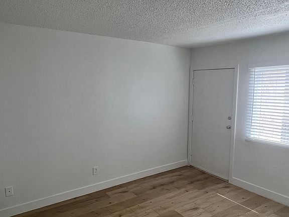 5th image of 15825 Saticoy St APT 17