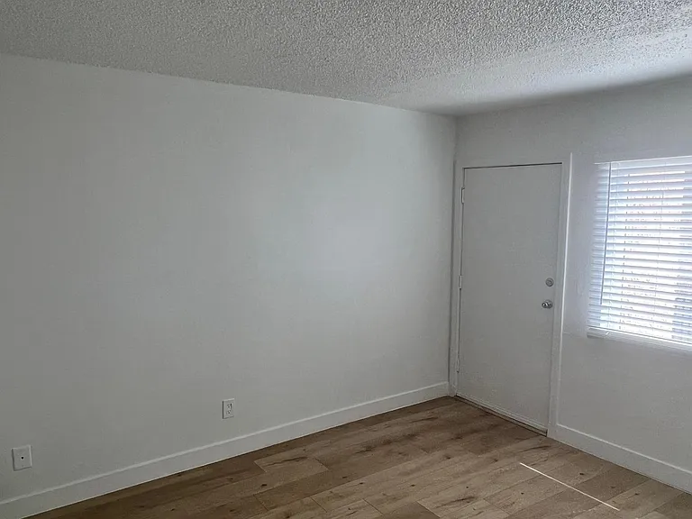 15825 Saticoy St #17 — Photo 5