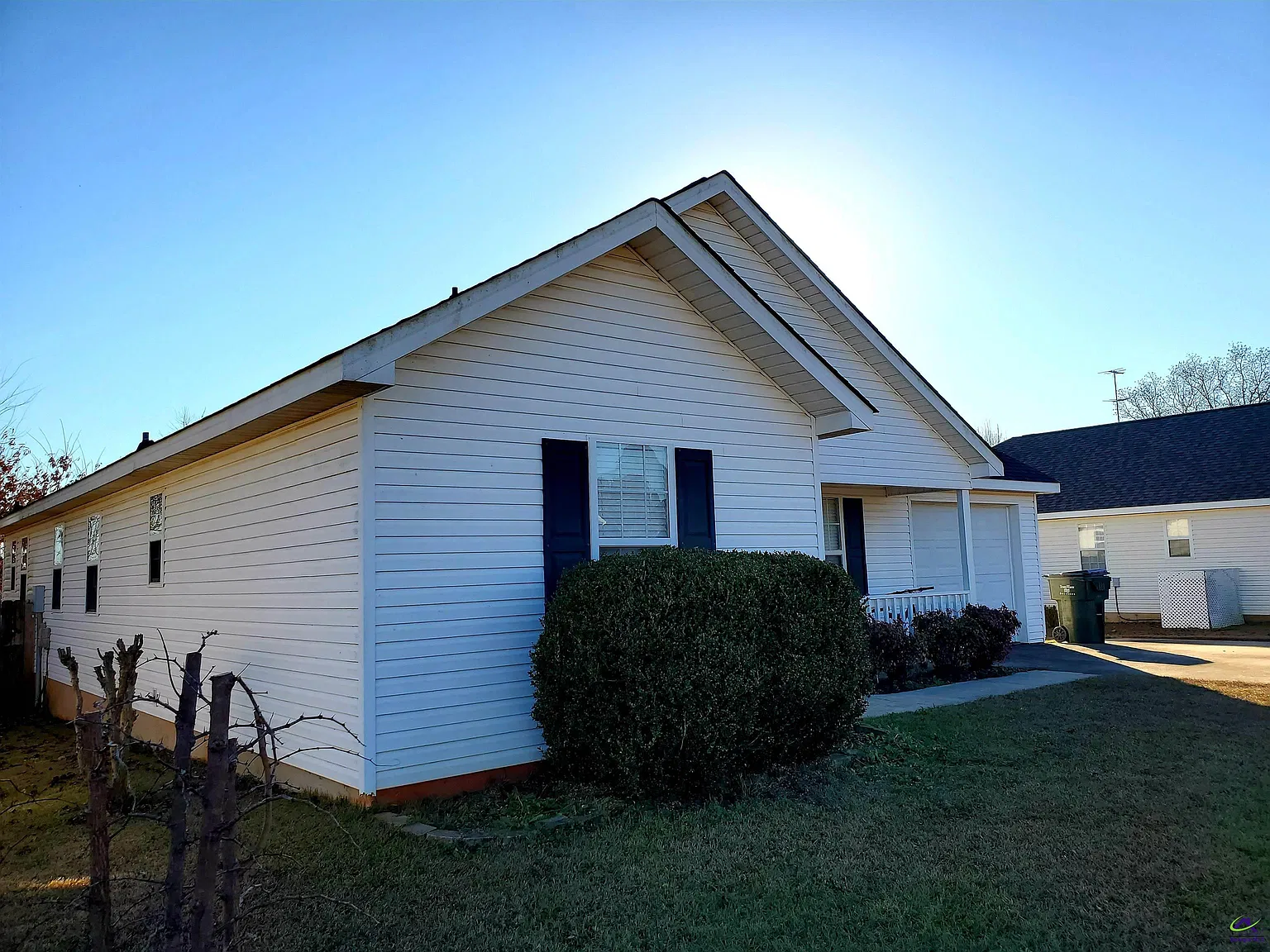 3 bed, 2.0 bath, 1292 sqft, $1,650 — Photo 3