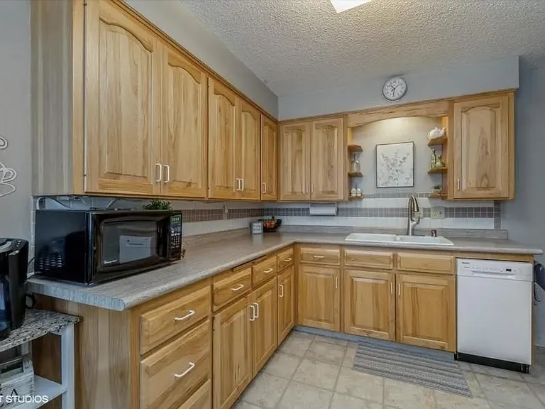 2919 Russell Dr NE — Photo 4